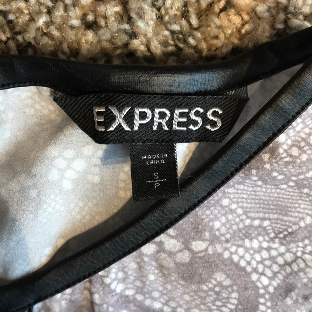 Express - Picture 3 of 5
